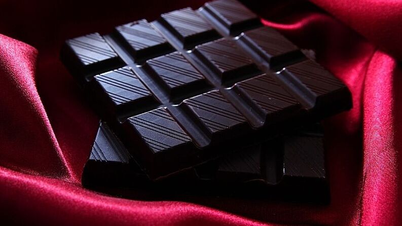шоколади сиёҳ дар парҳези кефир